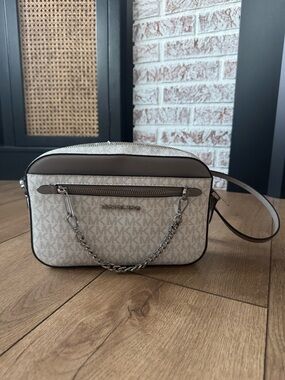 Michael Kors Logo Crossbody Bag 🤍 | White/Gray | Excellent Condition
